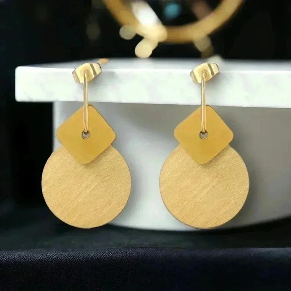 🆕️Elegant 18K Gold Plated Stainless Steel Earrings Polished and Matte Finish - Picture 1 of 11
